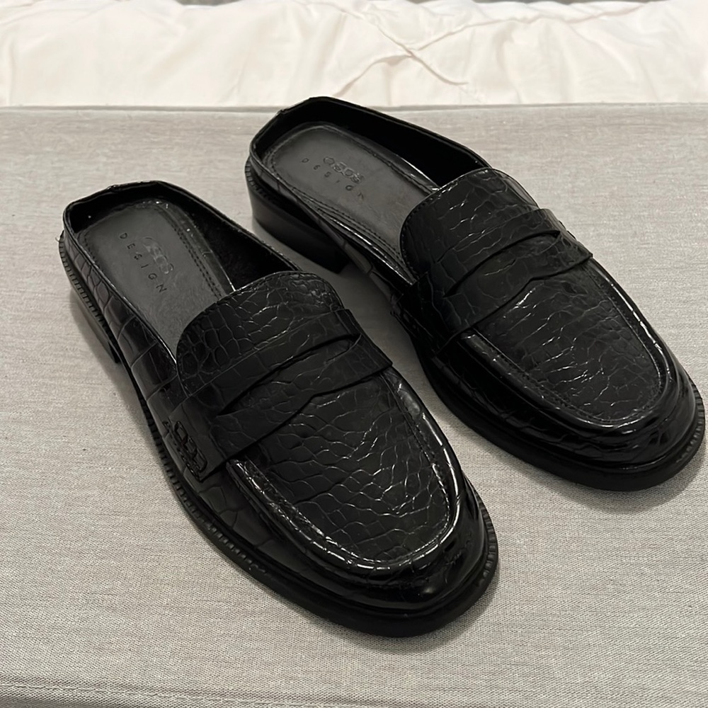 ASOS DESIGN Flat Loafers in Black Snakeskin — Size 7